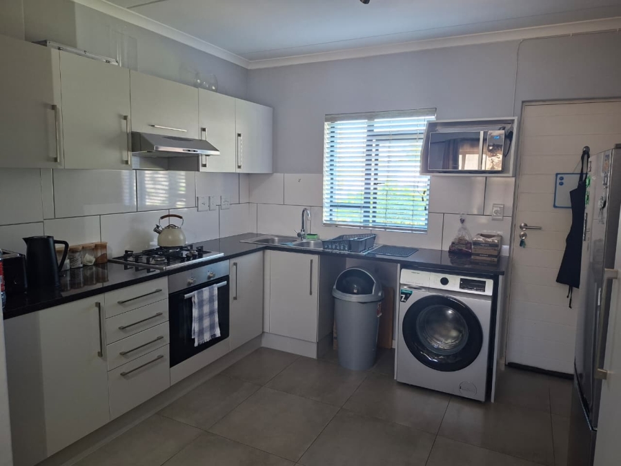 To Let 2 Bedroom Property for Rent in Burgundy Estate Western Cape